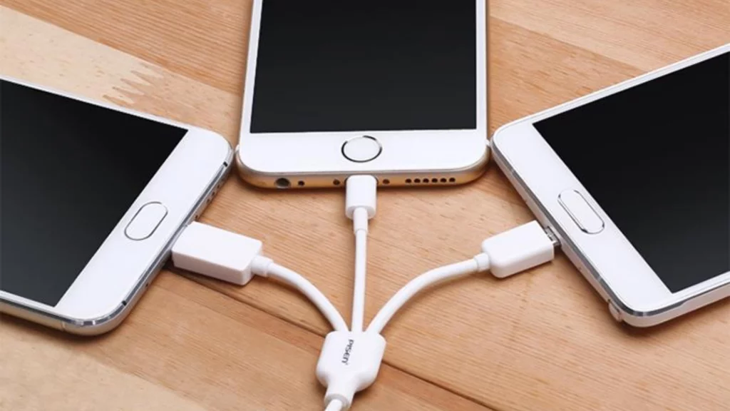 Cáp sạc đa năng 3in1 Pisen (LightningType-CMicro USB) cùng lúc sạc được 3 thiết bị khác nhau