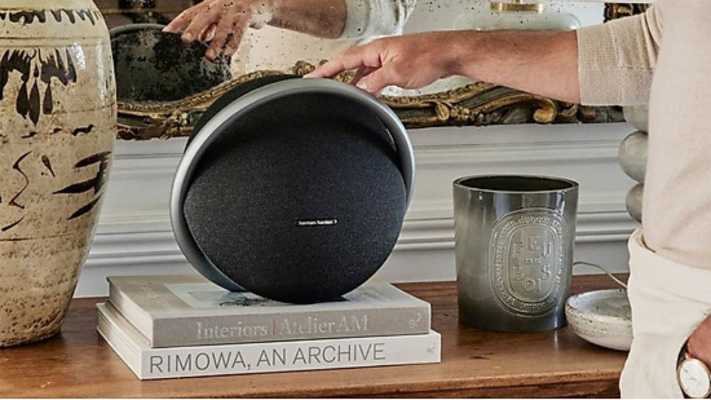 Loa Bluetooth Harman Kardon Onyx Studio 7 lifestyle