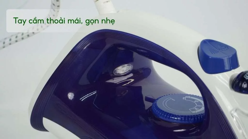 Bàn Ủi Hơi Nước Tefal FV1054L0 180Ml Xanh Tay cầm thoải mái, gọn nhẹ