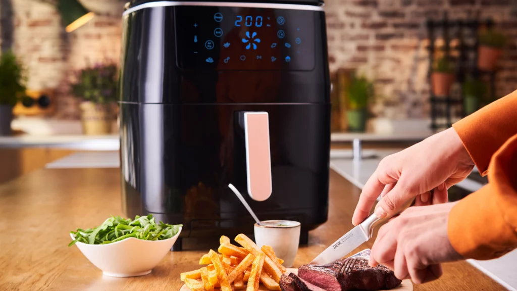 Nồi chiên không dầu Tefal 6.5 Lit (FW201815) Đáp ứng mọi nhu cầu với đa dạng nấu nướng như chiên, nướng, hấp, sấy, rã đông thực phẩm,