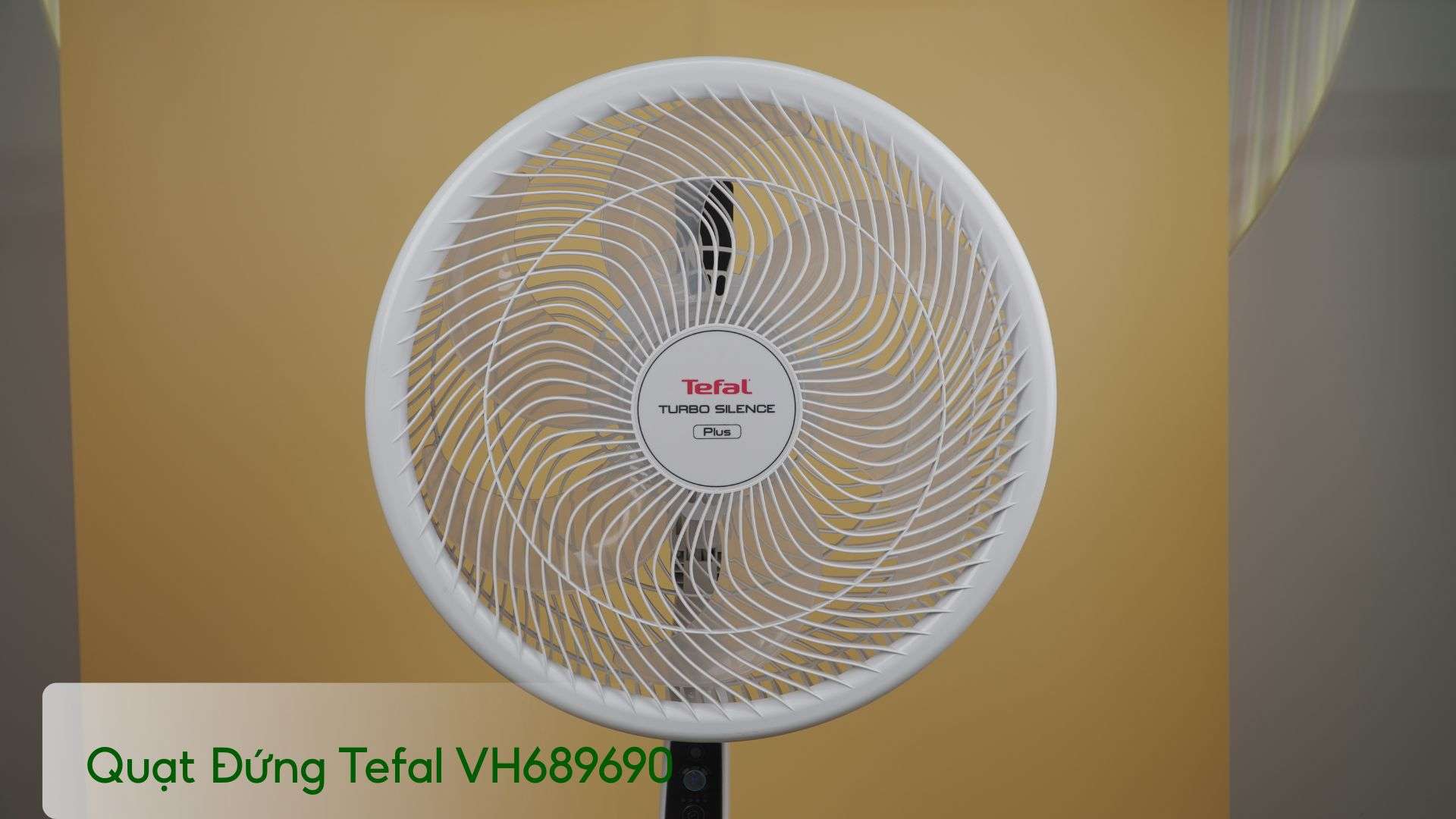 Quạt Đứng Tefal VH689690 góc chính diện