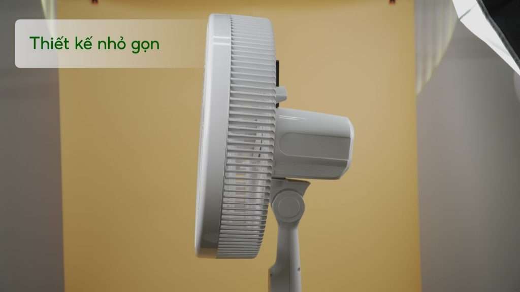Quạt Đứng Tefal VH689690 góc nghiêng