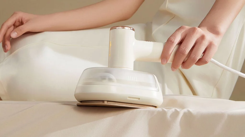 Bàn ủi hơi nước cầm tay Bear GTJ-A12Z2 Thiết kế nhỏ gọn, linh hoạt