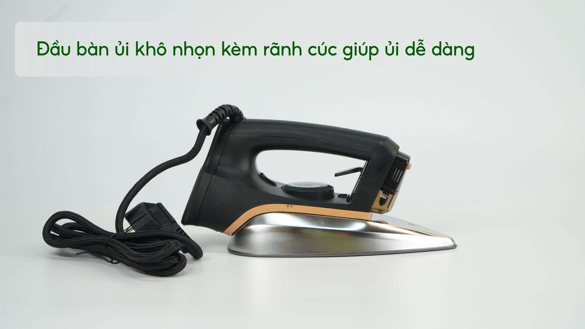 Bàn Ủi Khô Tích Hợp Bình Xịt Nước Tefal FS3120L0 Đầu bàn ủi khô nhọn kèm rãnh cúc giúp ủi dễ dàng