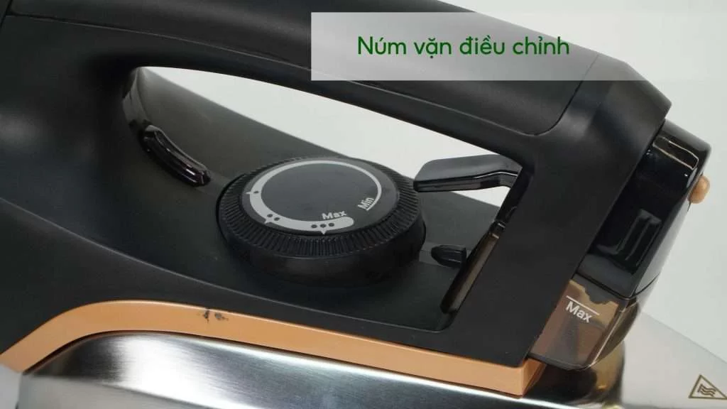 Bàn Ủi Khô Tích Hợp Bình Xịt Nước Tefal FS3120L0 Núm vặn điều chỉnh