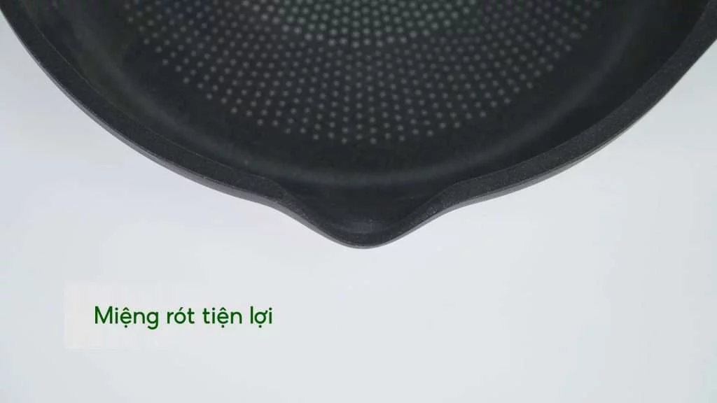 Chảo Đúc Cao Cấp Tefal Robusto Có Miệng Rót 20Cm E2490244 Miệng rót tiện lợi