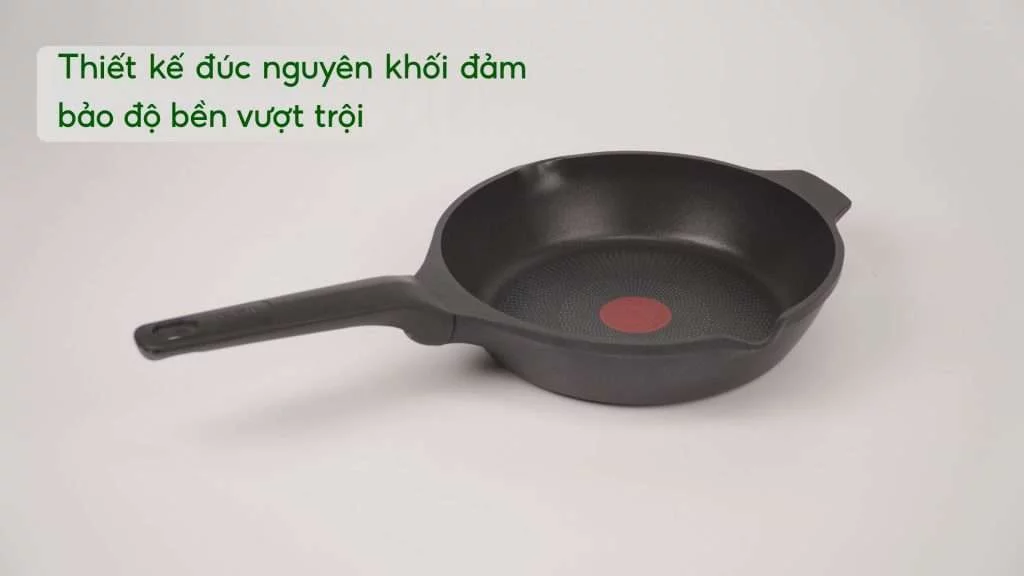 Chảo Đúc Cao Cấp Tefal Robusto Có Miệng Rót 24Cm E2490444 Thiết kế đúc nguyên khối đảm bảo độ bền vượt trội