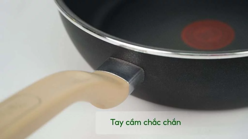 Chảo Nồi Có Nắp Đa Năng 3 Trong 1 Tefal 24Cm Đen G1668795 Tay cầm chắc chắn