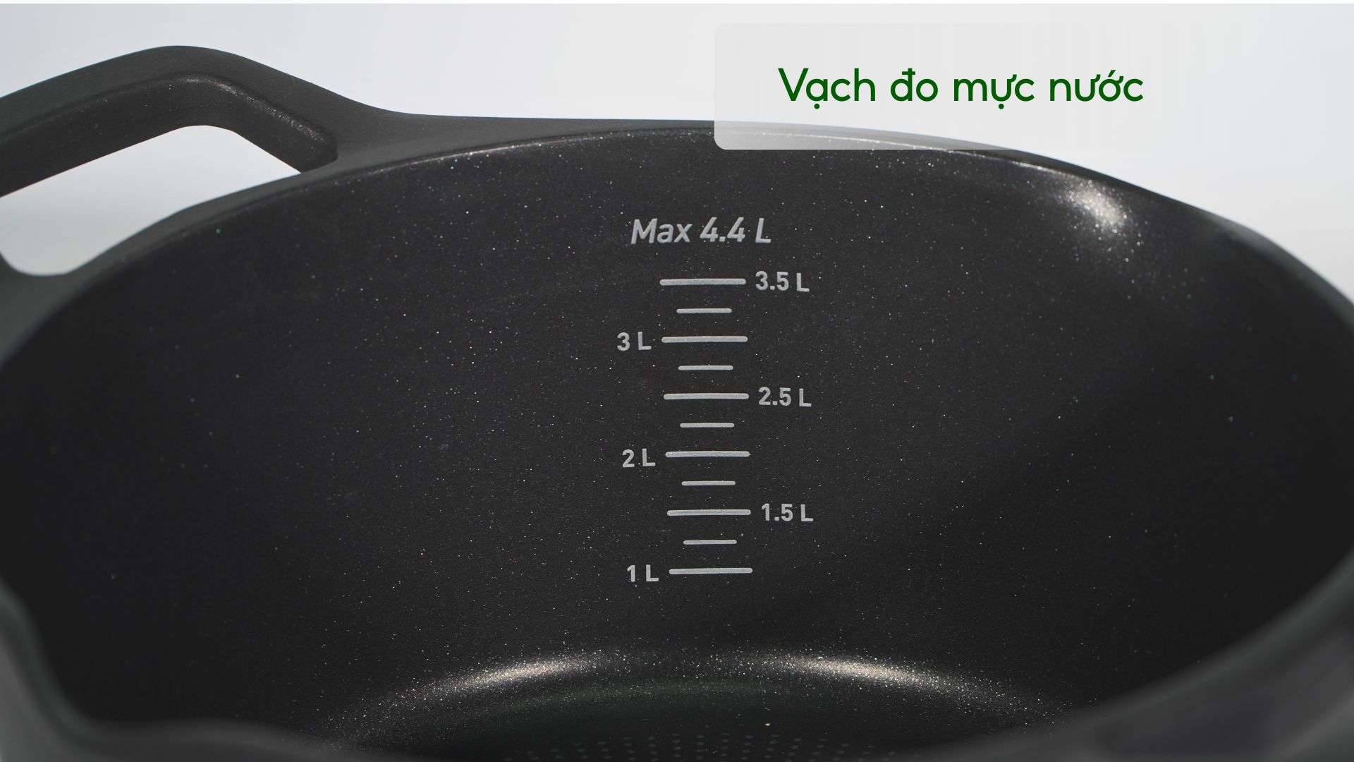 Nồi Đúc Cao Cấp Tefal Robusto Có Miệng Rót 24Cm E2494644 Vạch đo mực nước