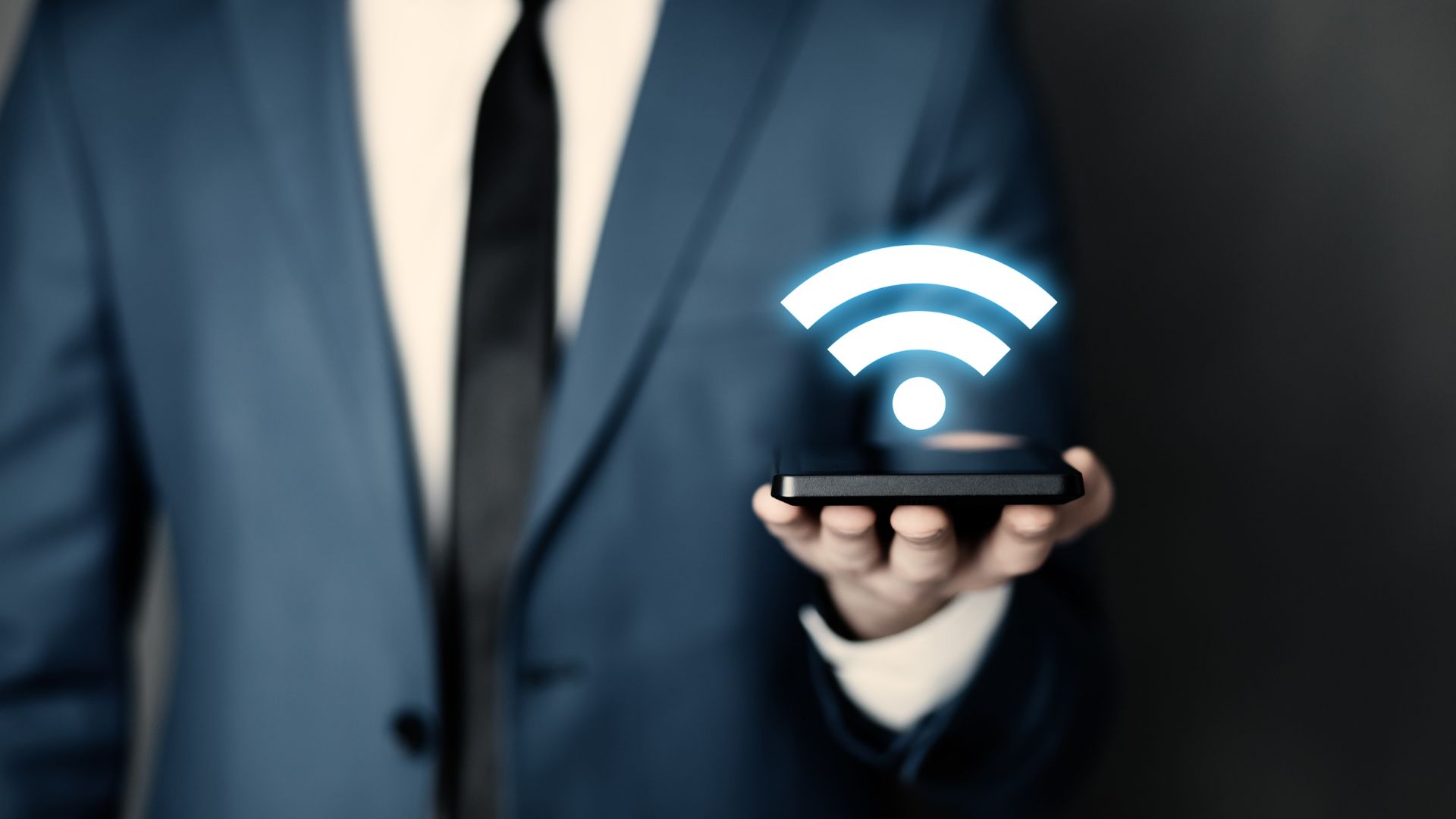 Chuẩn Wi-Fi sử dụng_ Các chuẩn Wi-Fi khác nhau hỗ trợ tốc độ tối đa khác nhau. Ví dụ, chuẩn Wi-Fi 802.11n hỗ trợ tốc độ tối đa lên đến 600Mbps, trong khi Wi-Fi 802.11ac có thể đạt đến