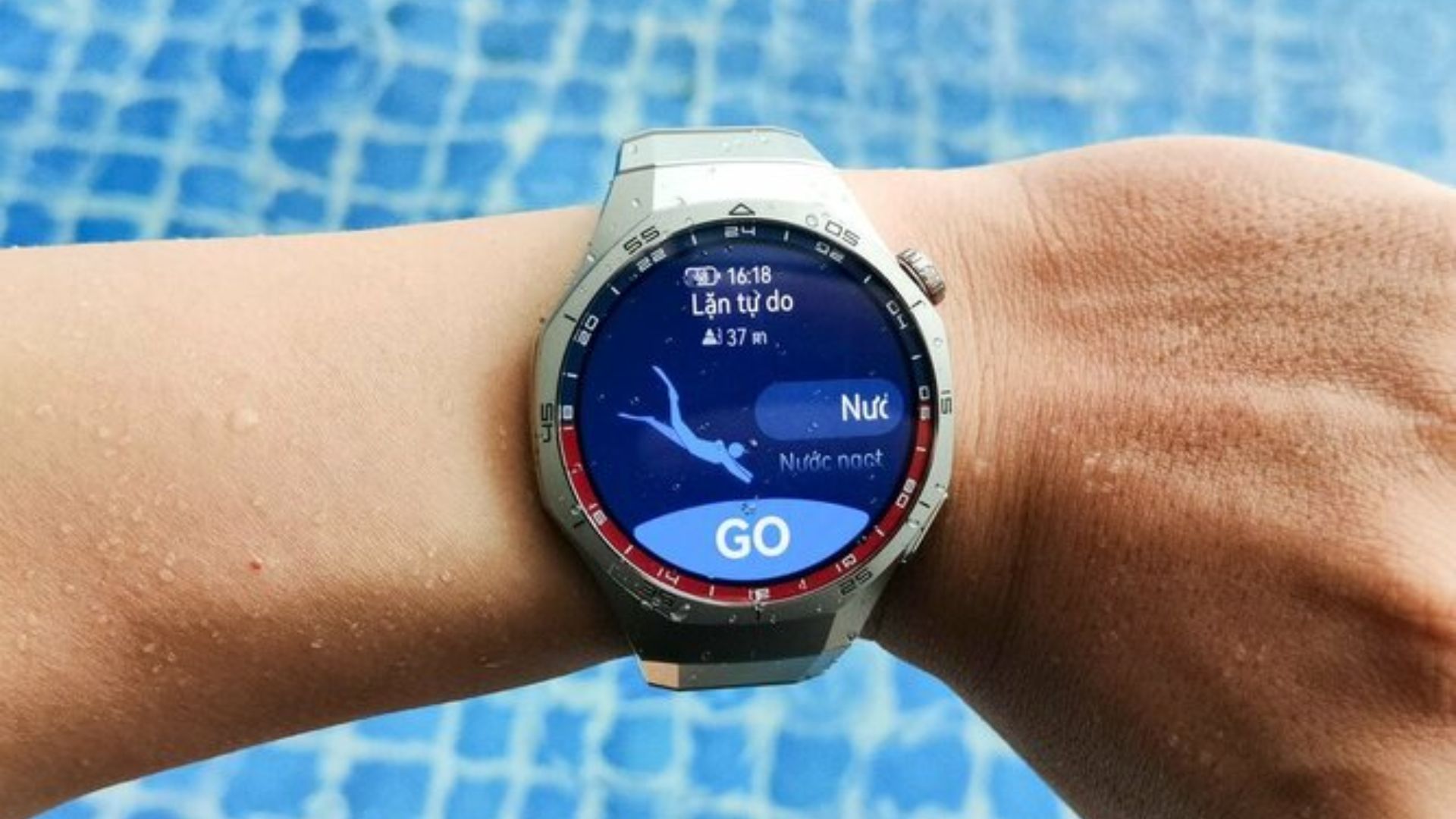 Huawei Watch GT 5 Pro kháng nước và bụi đạt chuẩn 5ATM và IP69K