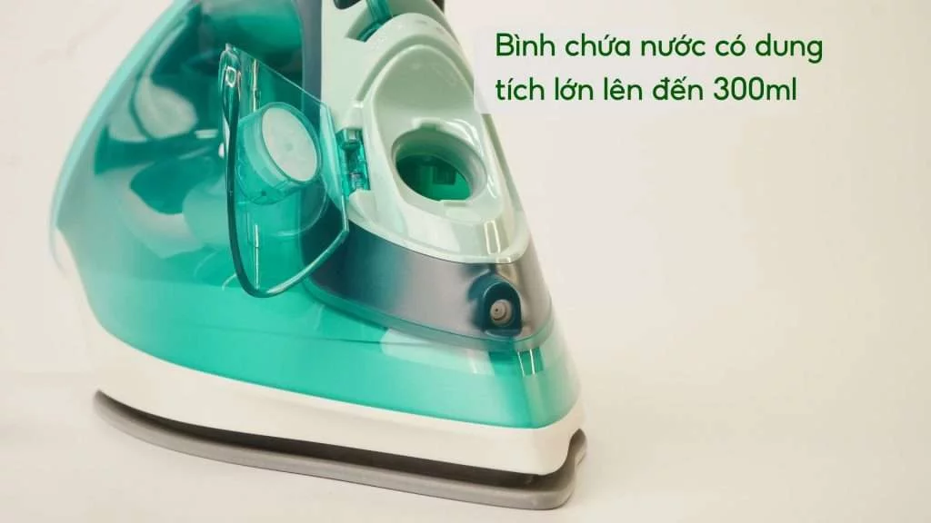 Bàn ủi hơi nước Philips DST3030_70_Xanh ngọc đậm Bình chứa nước có dung tích lớn lên đến 300ml