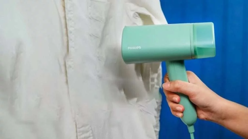 Bàn ủi hơi nước cầm tay Philips STH3010 Xanh ngọc - Hình ảnh thực tế