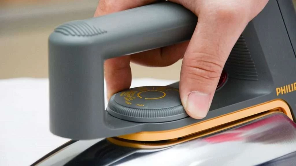 Bàn ủi khô Philips HD1172 - Núm vặn nhiệt độ tiện lợi