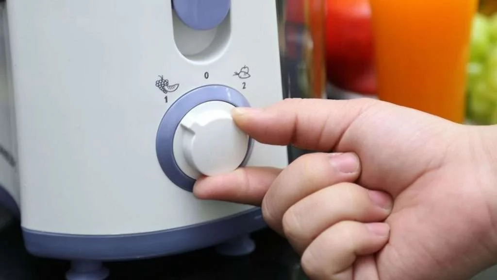 Máy ép trái cây Philips HR1811_71 - Chi tiết nút điều chỉnh tốc độ