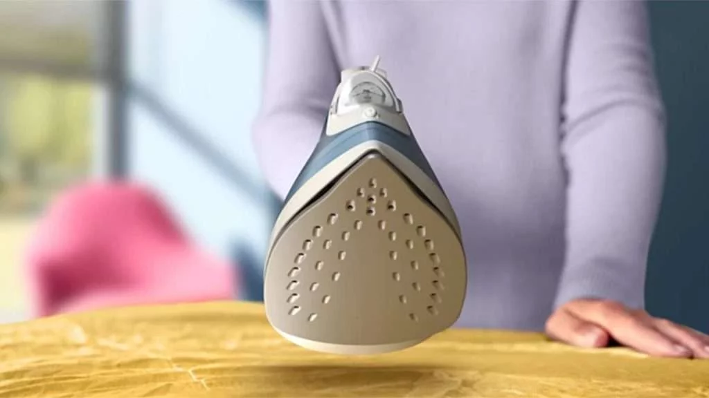 Bàn ủi hơi nước Philips DST2010_20 - Mặt đế trượt nhanh, dễ ủi