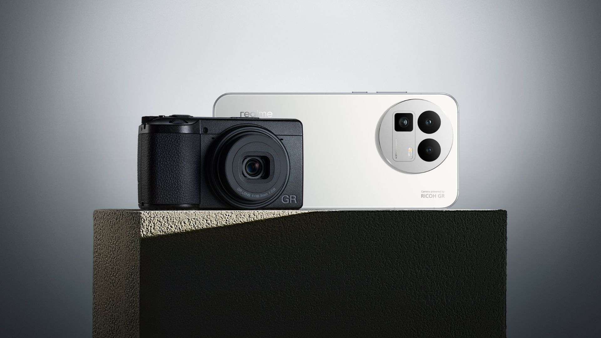 Cụm camera Ricoh GR – Linh hồn nhiếp ảnh đường phố